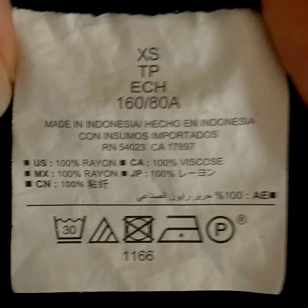 3/$12! Old Navy / Black Tank Top with Back Cutout - Picture 4 of 5